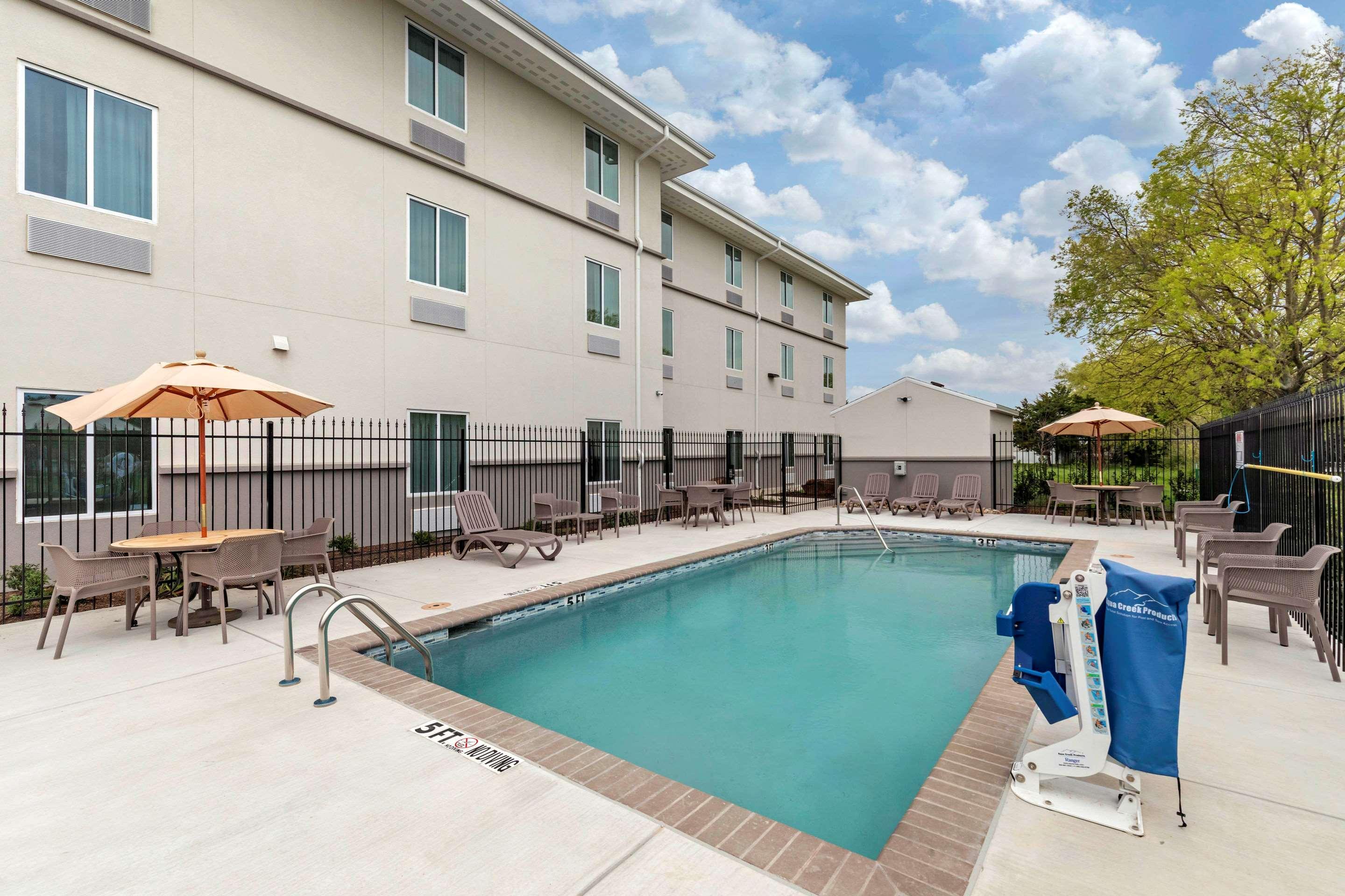 MainStay Suites Lancaster Dallas South Exterior foto